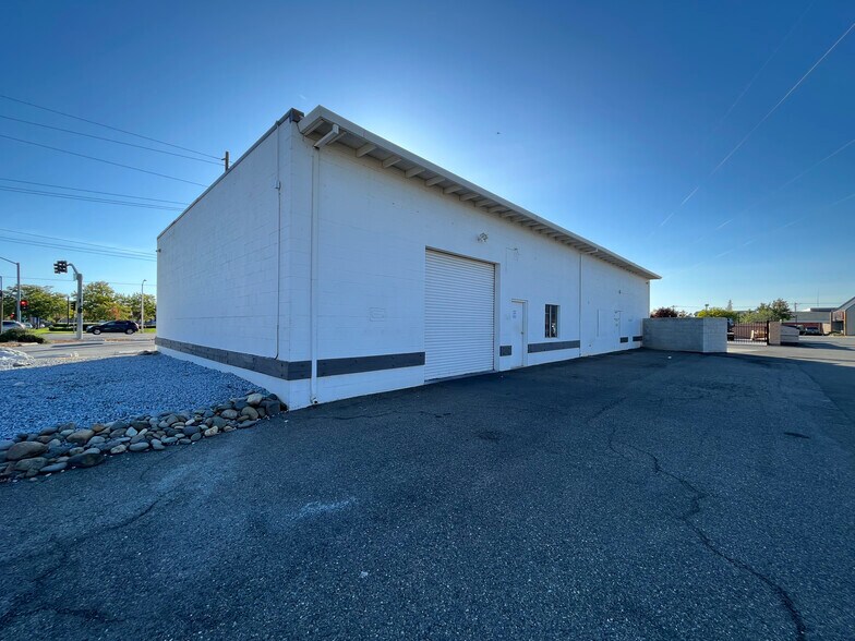 More Photos Of 2200 Churn Creek Rd, Redding Storefront Retail Office For Sale