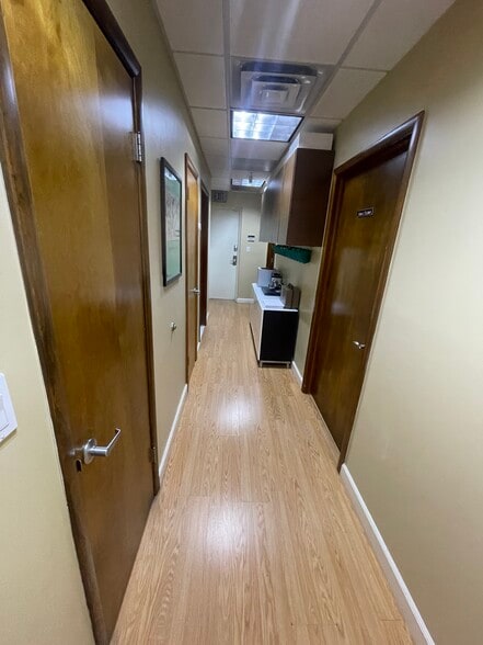 More Photos Of 147 Willis Ave, Mineola Office For Sale