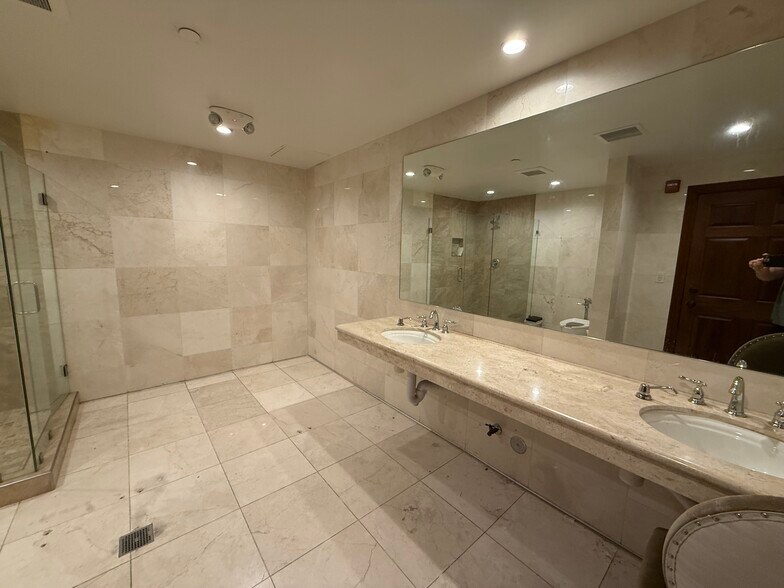 More Photos Of 1409 Sutter St, San Francisco Hotel For Lease