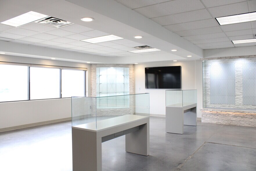 More Photos Of 4121 S 72nd Ave, Tulsa Service For Sale