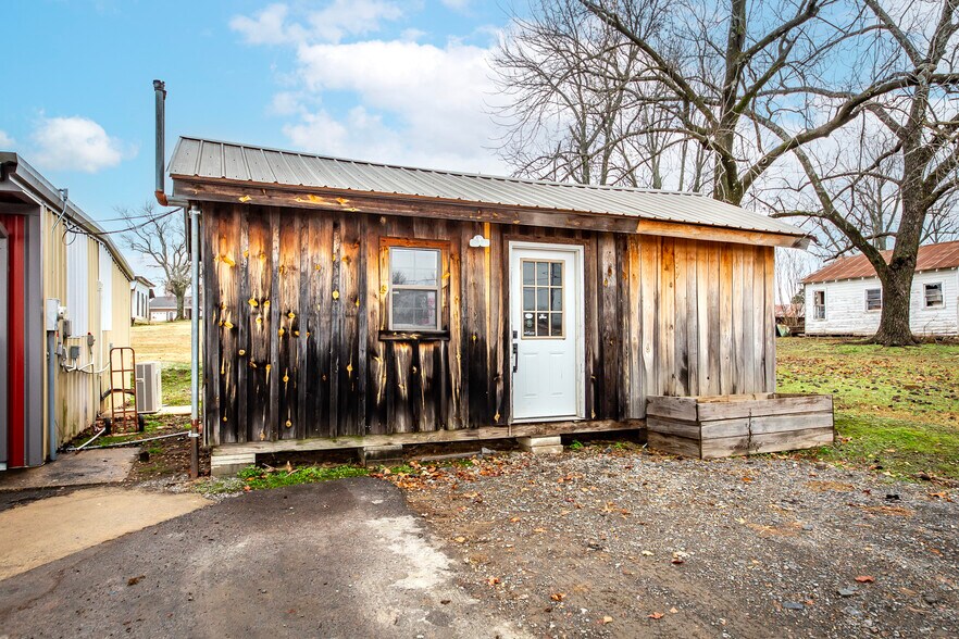 More Photos Of 3953 Highway 95, Cleveland Convenience Store For Sale