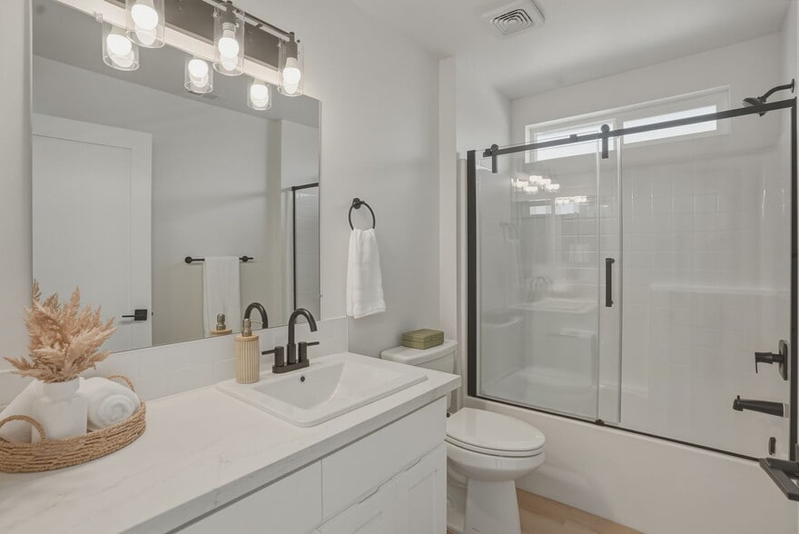 More Photos Of 1646 Clinton St, Delano Multifamily For Sale