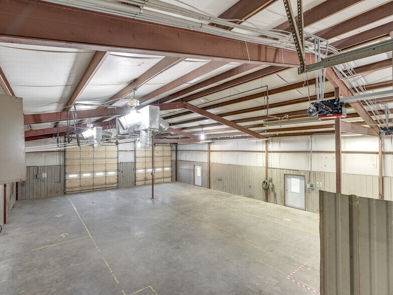 More Photos Of 122 N Hickory, Roff Flex For Sale