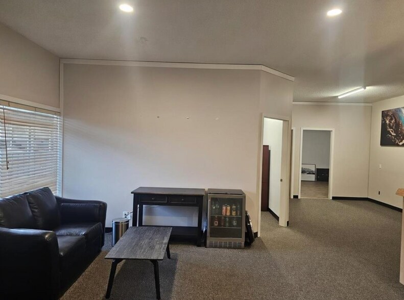 More Photos Of 1023 La Salle Av, Prince George Office For Lease