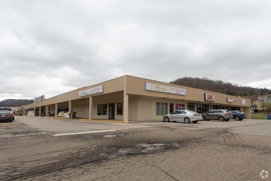 Primary Photo Of 2-10 Elm Grove Crossing Mall, Wheeling General Retail For Lease