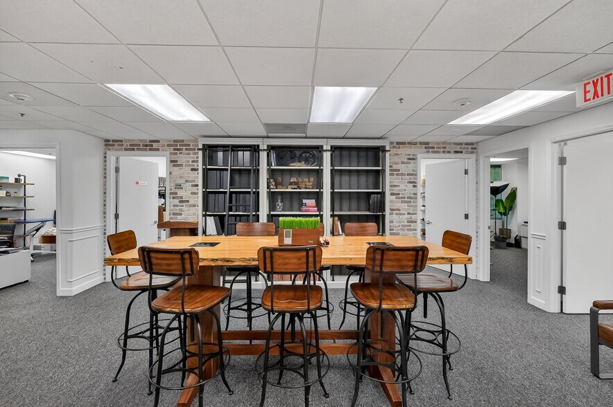 More Photos Of 2121 SW 3rd Ave, Miami Office For Lease