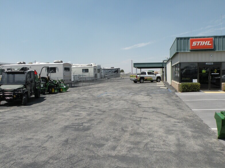 More Photos Of 45223 23rd St W, Lancaster Auto Dealership For Sale