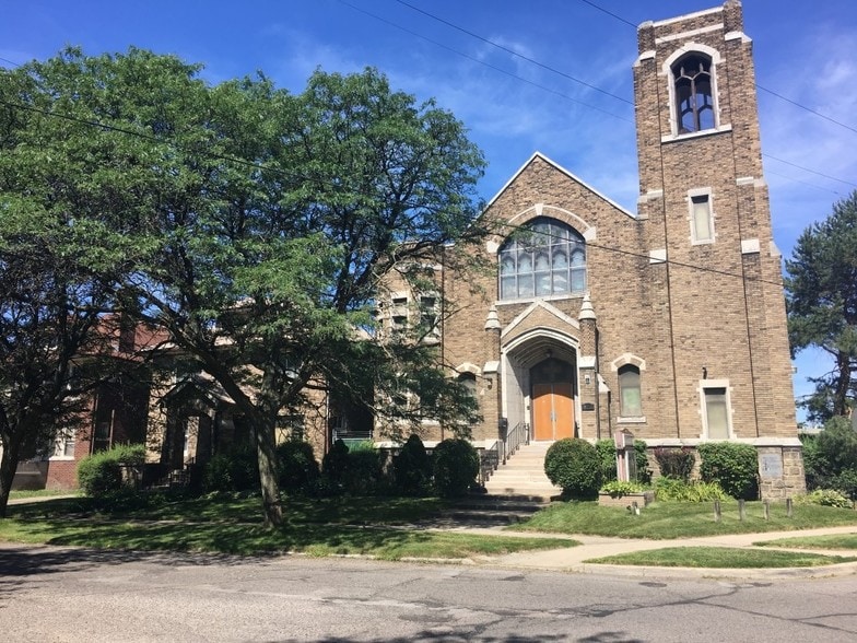 Primary Photo Of 9841 Dundee St, Detroit Religious Facility For Sale