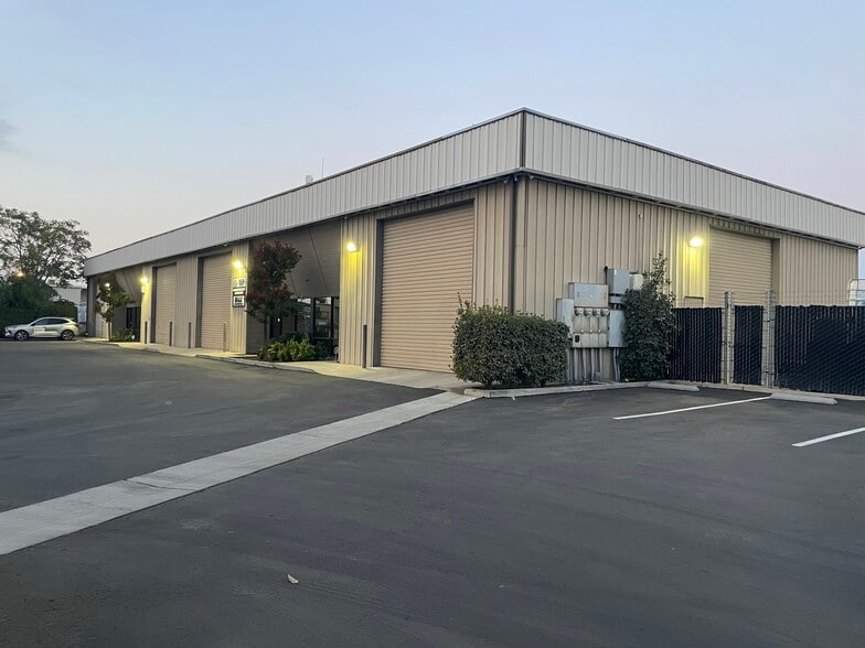 More Photos Of 3937 Alken St, Bakersfield Warehouse For Lease