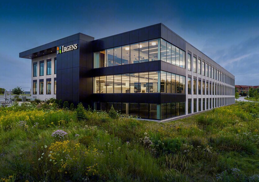 More Photos Of 1401 Discovery Pky, Milwaukee Office For Lease