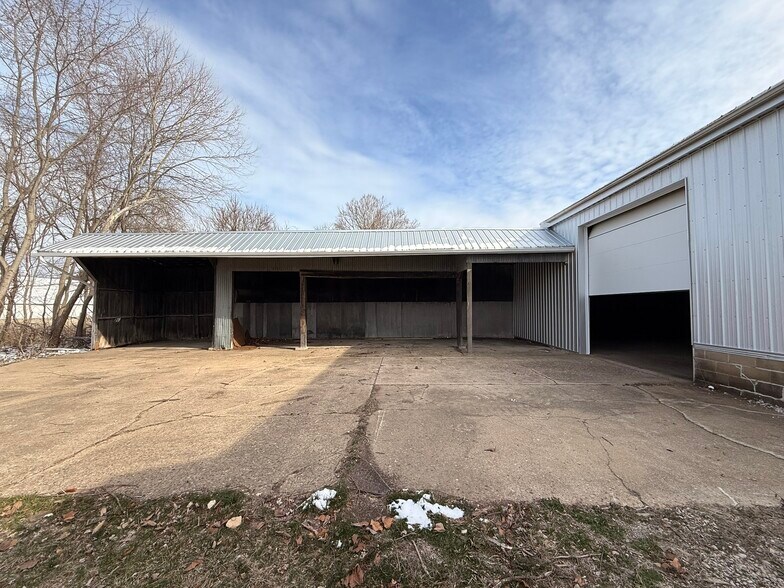 More Photos Of 135 Kensington Ave, Zanesville Warehouse For Lease