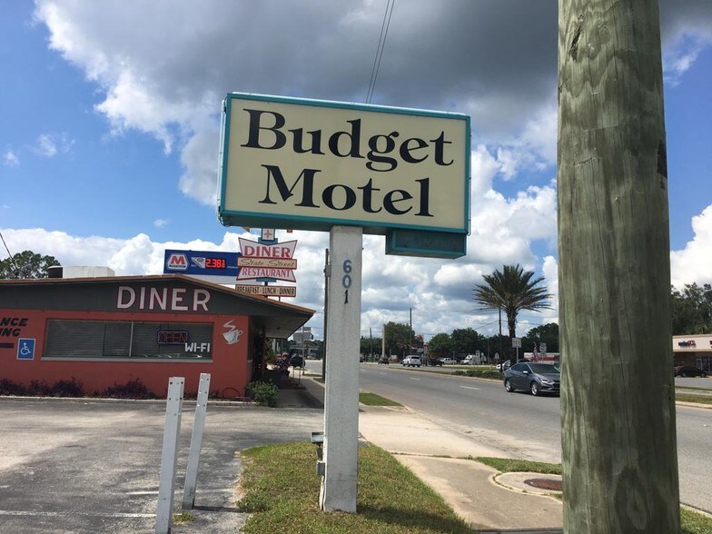Primary Photo Of 601 N State St, Bunnell Hotel For Sale