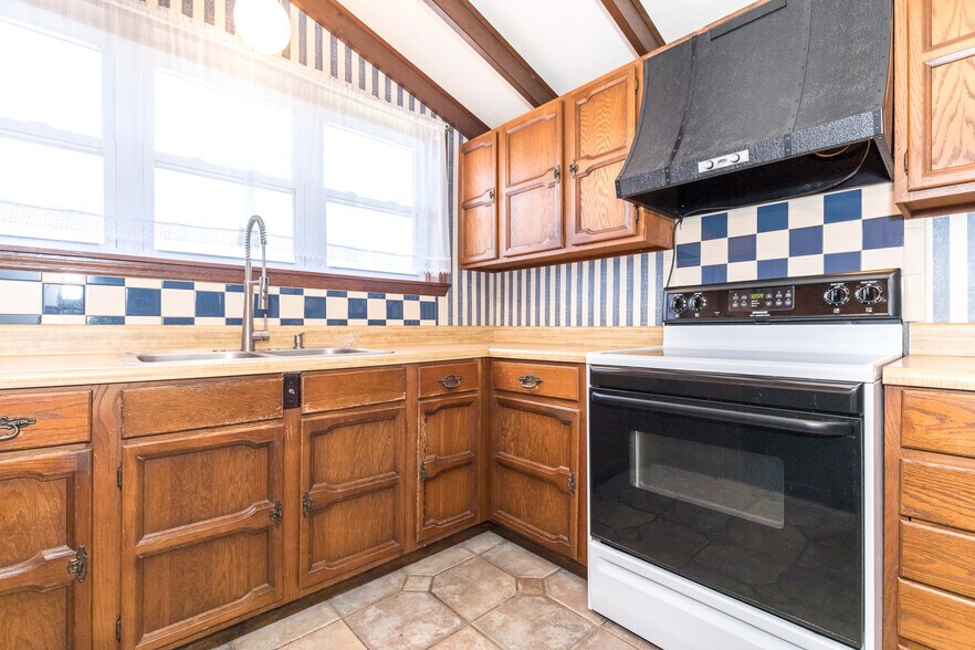 More Photos Of 131 Copenhaver St, Marion Shelter For Sale