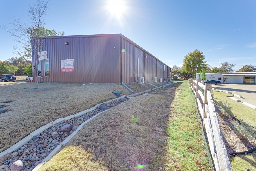 More Photos Of 416 Commerce St, Azle Storefront Retail Office For Sale