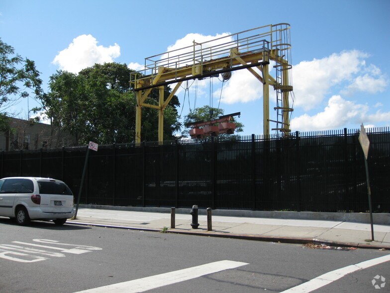 Primary Photo Of 131-02 Jamaica Ave, Richmond Hill Manufacturing For Lease