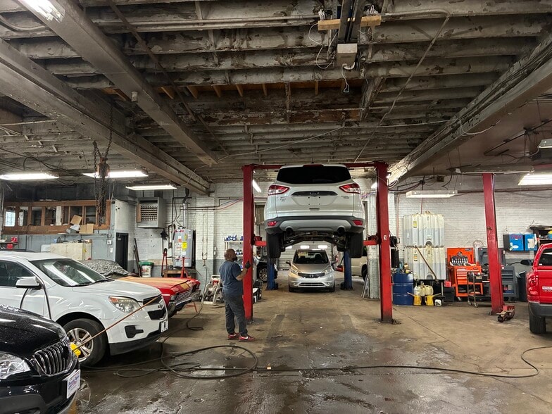 More Photos Of 12118 Lorain Ave, Cleveland Auto Repair For Lease