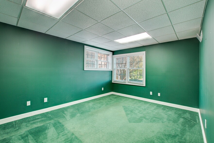 More Photos Of 555 Sun Valley Dr, Roswell Office For Sale