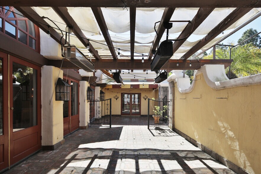 More Photos Of 3360 Ocean Park Blvd, Santa Monica Restaurant For Lease