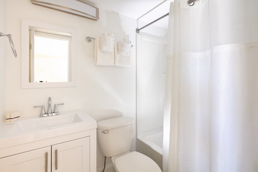 More Photos Of 501 N Ocean Blvd, Myrtle Beach Hotel For Sale