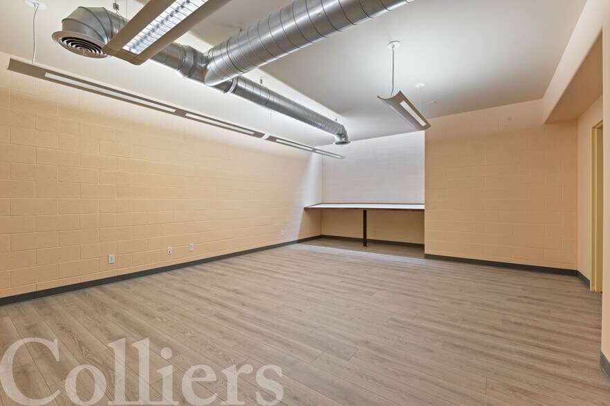 More Photos Of 2313 W Overland Rd, Boise Office For Sale