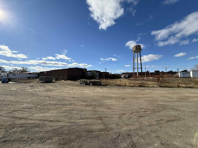 More Photos Of 6841 N Rochester Rd, Rochester Hills Warehouse For Lease