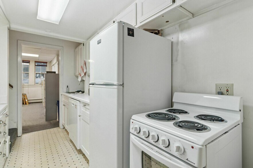 More Photos Of 2318 S 1st Ave, Minneapolis Office For Sale