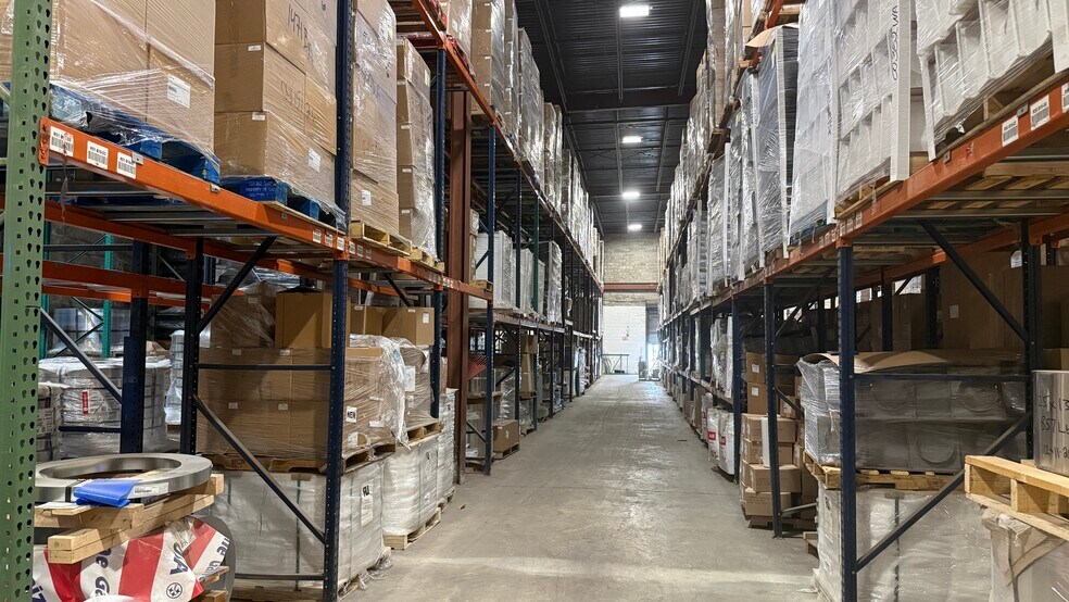 More Photos Of 115 Albany Ave, Amityville Warehouse For Lease