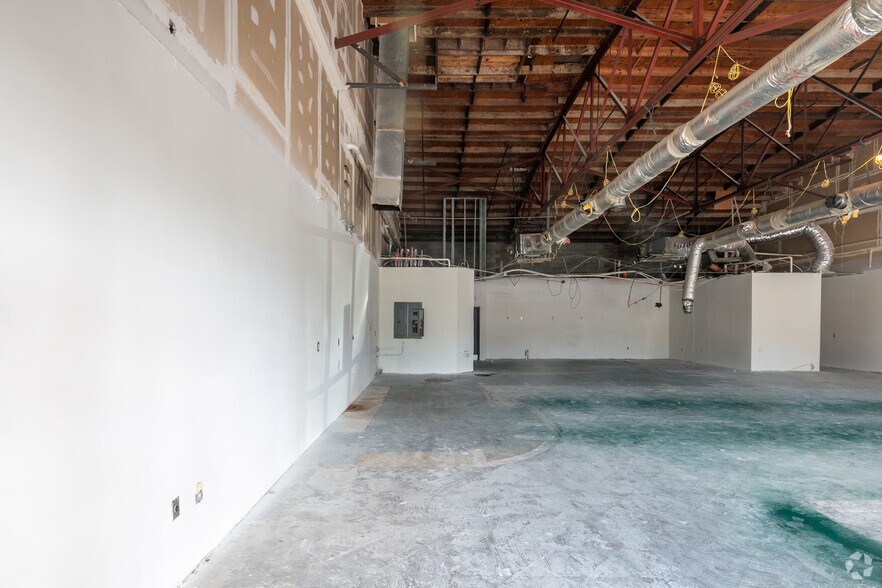 More Photos Of 480 E Bay St, Charleston General Retail For Lease
