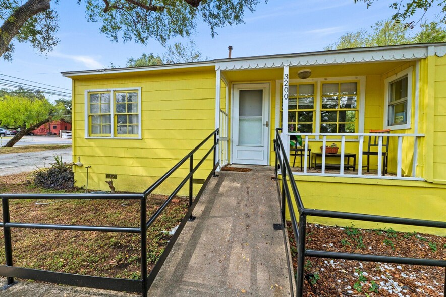 More Photos Of 2710 Manor Rd, Austin Office For Sale
