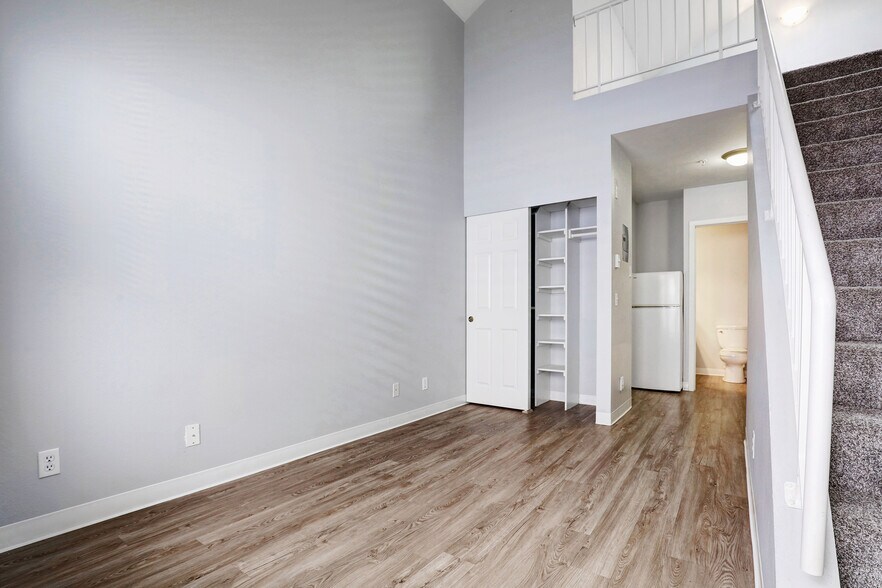 More Photos Of 701-711 E Pike St, Seattle Apartments For Sale