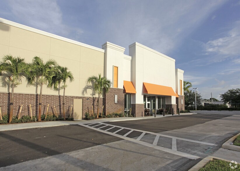 More Photos Of 2411-2431 N Federal Hwy, Pompano Beach Freestanding For Lease