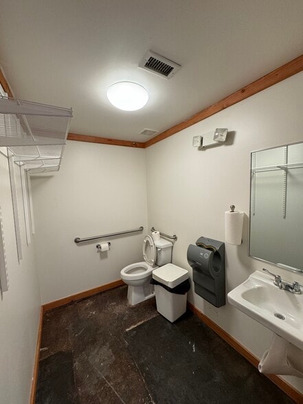 More Photos Of 4834 Vicksburg St, Dallas Manufacturing For Lease