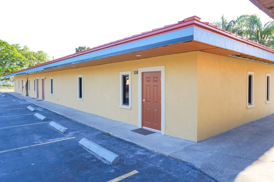 More Photos Of 5207-5209 26th St W, Bradenton Medical For Lease