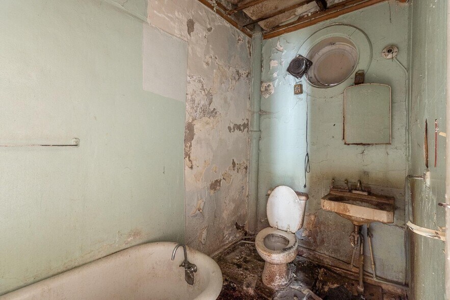 More Photos Of 2008 Colerain Ave, Cincinnati Apartments For Sale