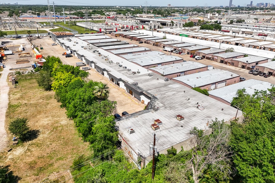 More Photos Of 9931 Harwin Dr, Houston Warehouse For Lease