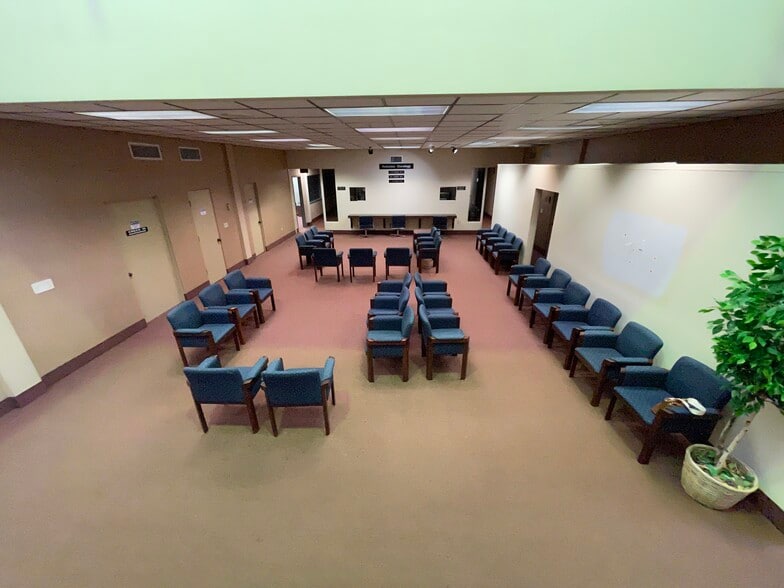 More Photos Of 3663 Bee Ridge Rd, Sarasota Medical For Lease