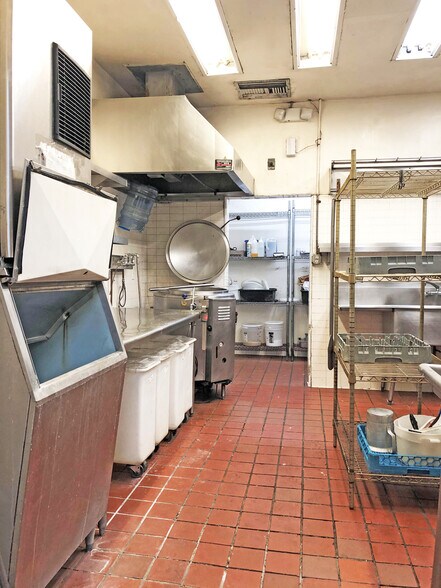 More Photos Of 5512-5530 Van Nuys Blvd, Sherman Oaks Restaurant For Lease