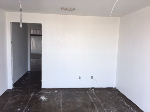 More Photos Of 301 Thomas Pl, Everman Warehouse For Lease