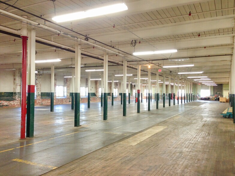 More Photos Of 84 Gifford St, New Bedford Manufacturing For Lease