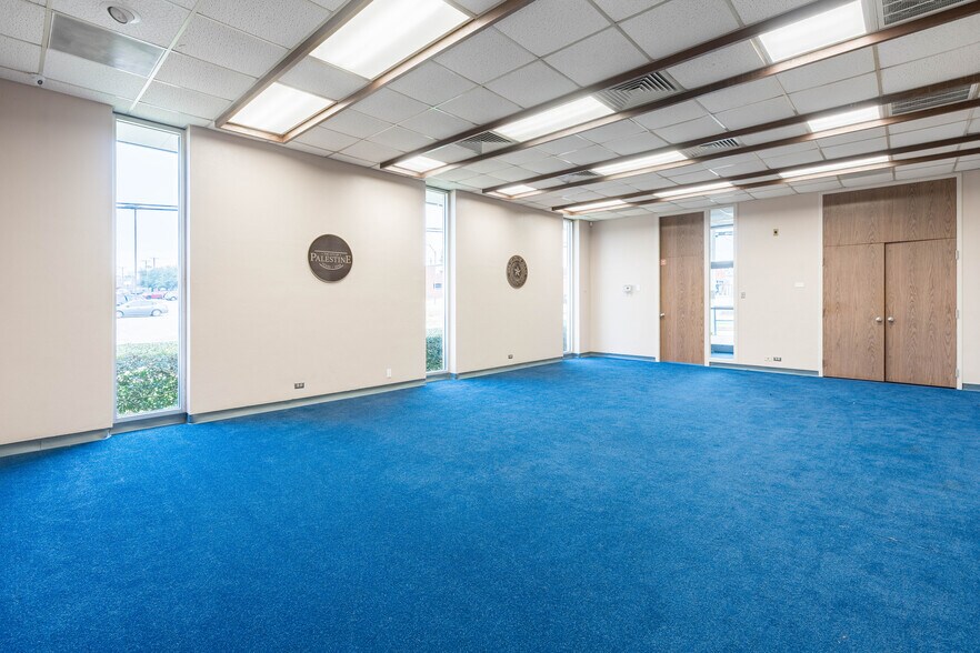 More Photos Of 412 E Lacy St, Palestine General Retail For Sale