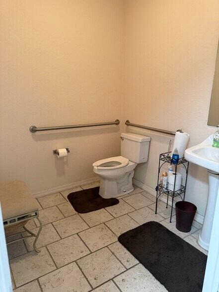 More Photos Of 122 Nesbit St, Punta Gorda Office For Lease