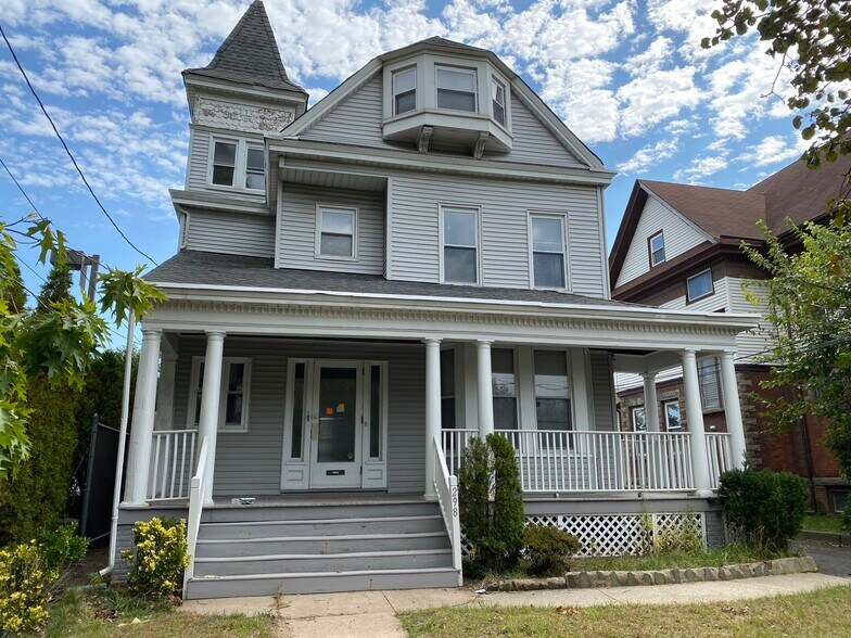 More Photos Of 298 Union St, Hackensack Office For Sale