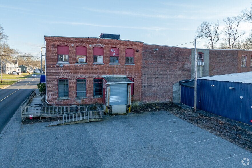 More Photos Of 68 Tower St, Hudson Warehouse For Sale