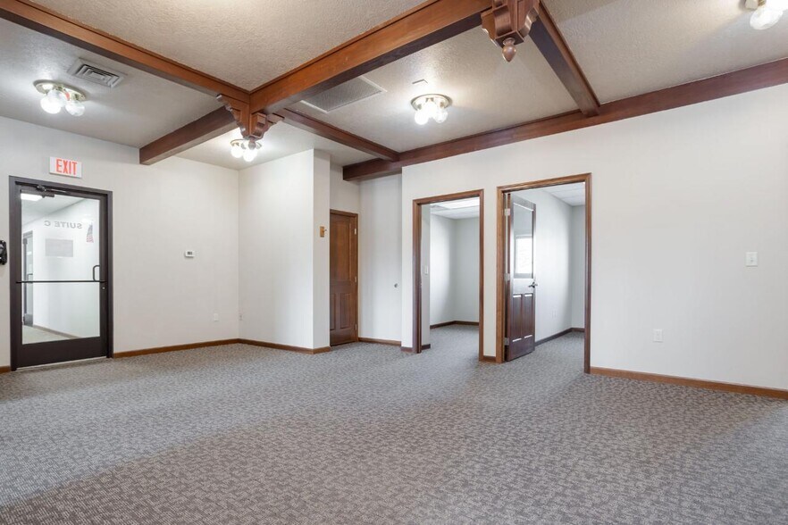 More Photos Of 2000 Burdick Expy E, Minot Office For Lease