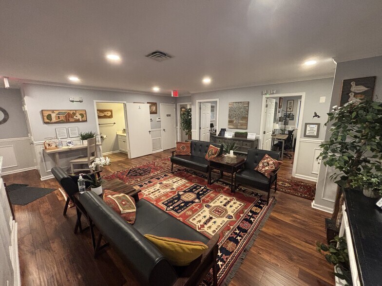 More Photos Of 8401-8427 Dorsey Cir, Manassas Medical For Sale