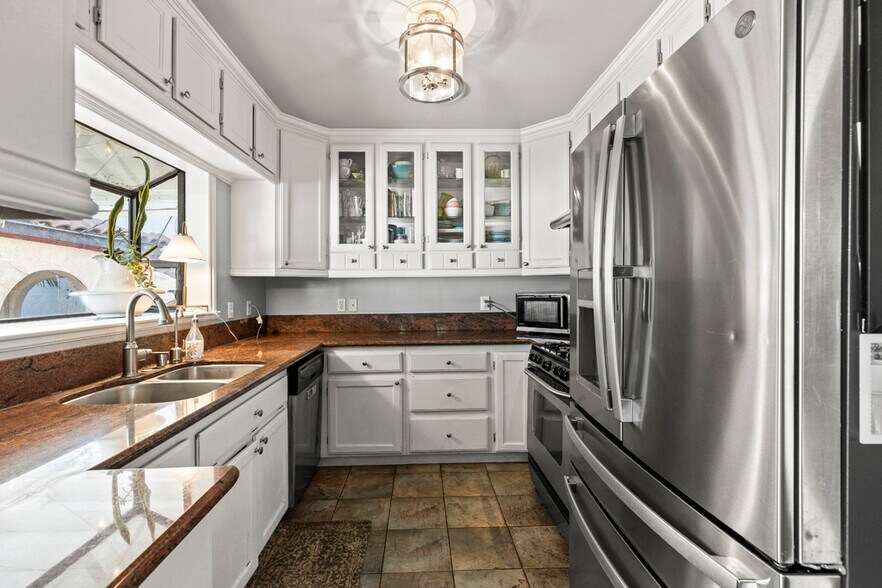 More Photos Of 906 E Commonwealth Ave, Fullerton Storefront For Sale