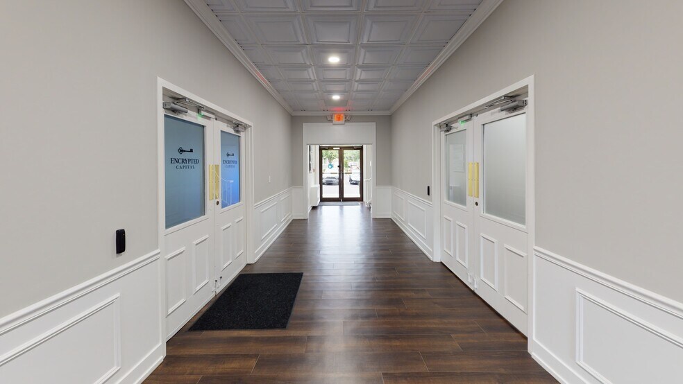 More Photos Of 325 N Hough St, Barrington Medical For Lease