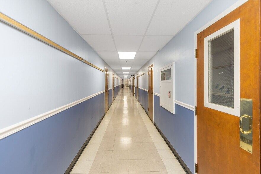 More Photos Of 411 Turner St, Clearwater Religious Facility For Lease