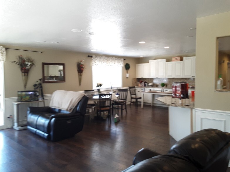 More Photos Of 41 E Center St, Centerville Assisted Living For Sale