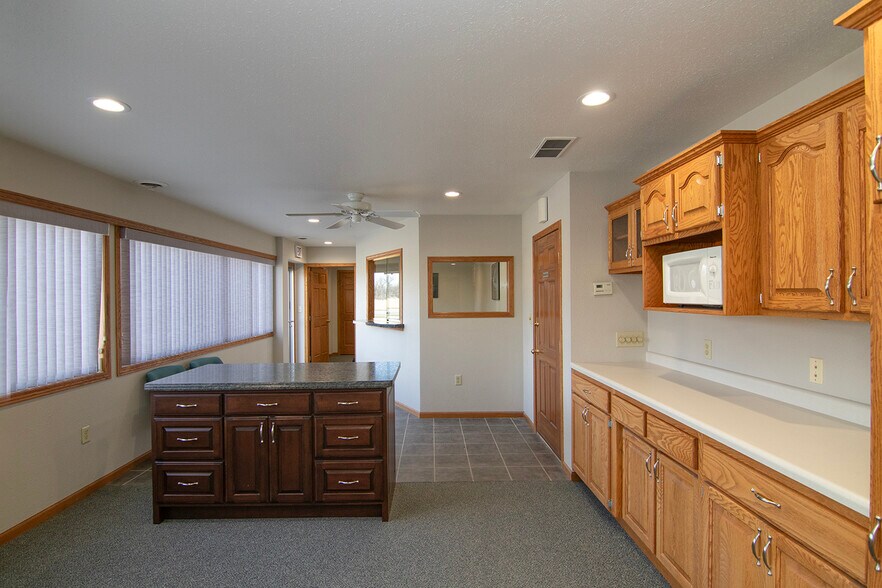 More Photos Of 901 Service Rd, Kiel Flex For Lease